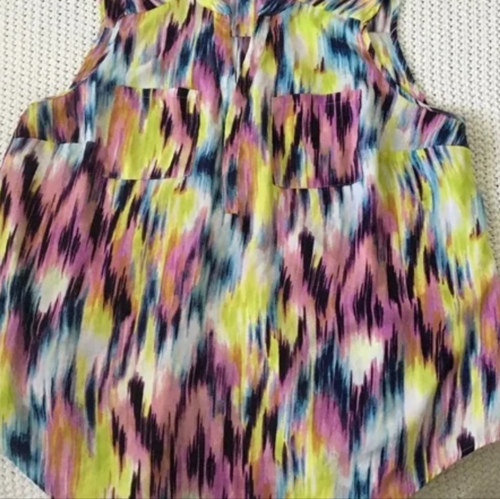 TORRID HARPER COLORFUL SLEEVELESS BLOUSE WITH FRONT POCKETs